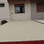 Media Sombra Beige con Ruedo y Ojales Antigranizo